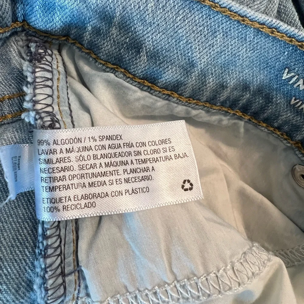 Universal Threads Women's  Ripped Light Washed Jeans - Picture 7 of 7